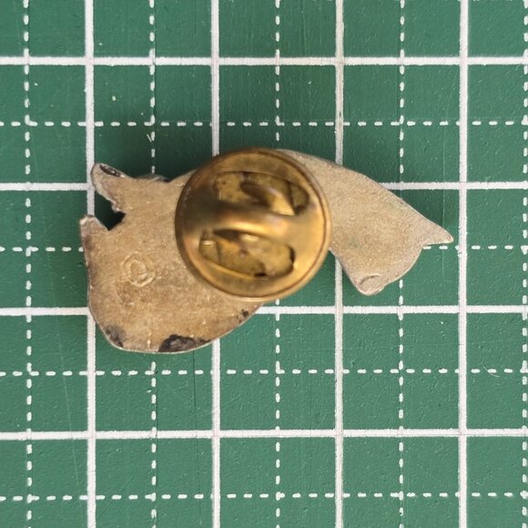 Matte silvertone Cat pin. (Lapel pin / Brooch) - Picture 4 of 6